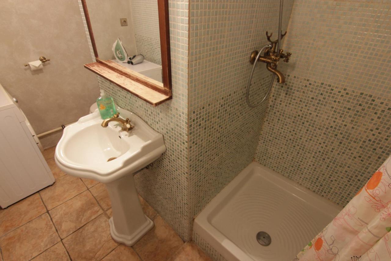 Cool 1 Bedroom Prokopska Apartment In Mala Strana Prague Exterior photo