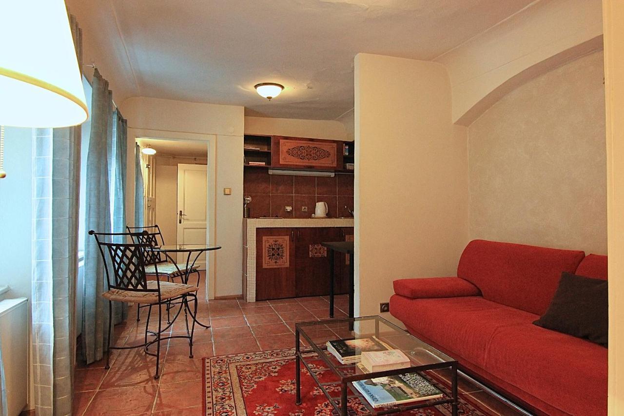 Cool 1 Bedroom Prokopska Apartment In Mala Strana Prague Exterior photo