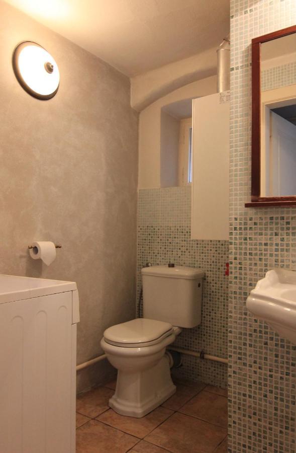 Cool 1 Bedroom Prokopska Apartment In Mala Strana Prague Exterior photo
