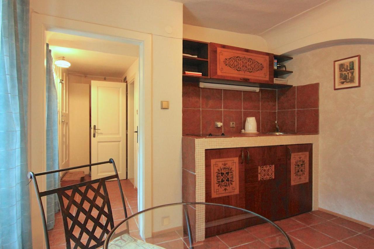 Cool 1 Bedroom Prokopska Apartment In Mala Strana Prague Exterior photo