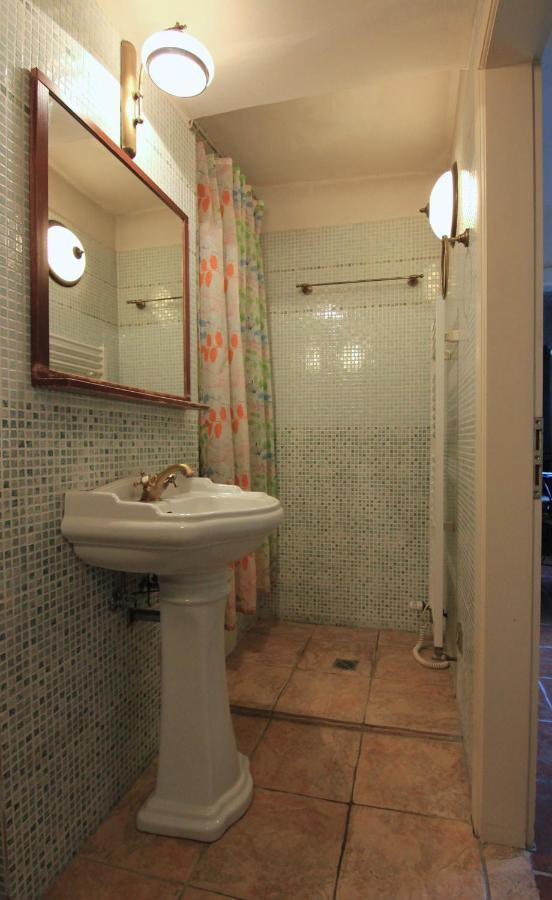 Cool 1 Bedroom Prokopska Apartment In Mala Strana Prague Exterior photo