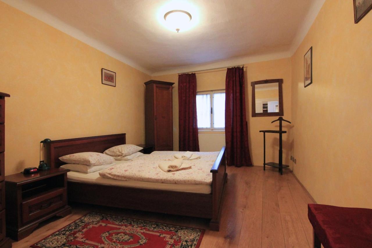 Cool 1 Bedroom Prokopska Apartment In Mala Strana Prague Exterior photo